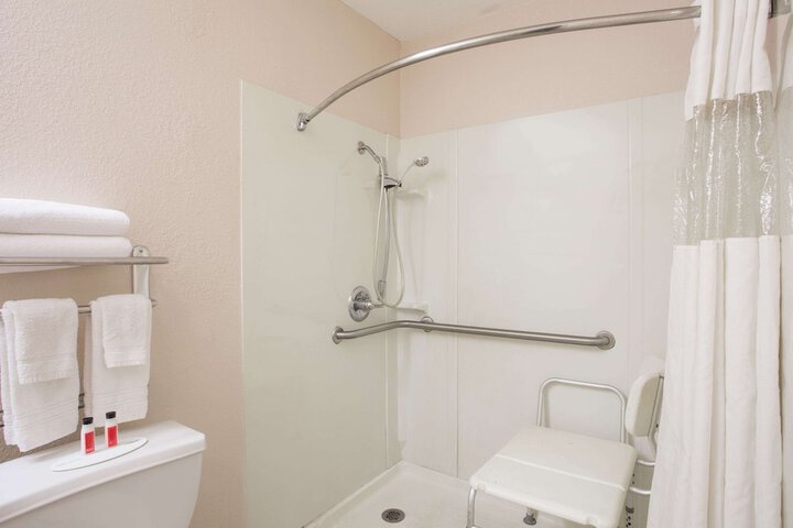 Room 9 of 20