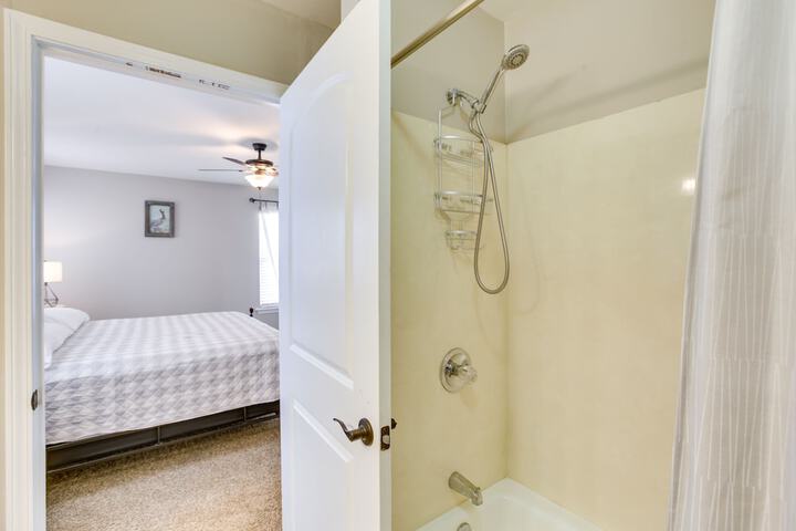 Bayou Bliss: Barataria Waterfront Getaway w / Dock!
