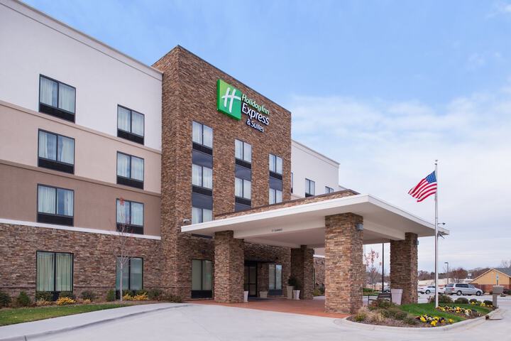 Holiday Inn Express & Suites Monroe by IHG
