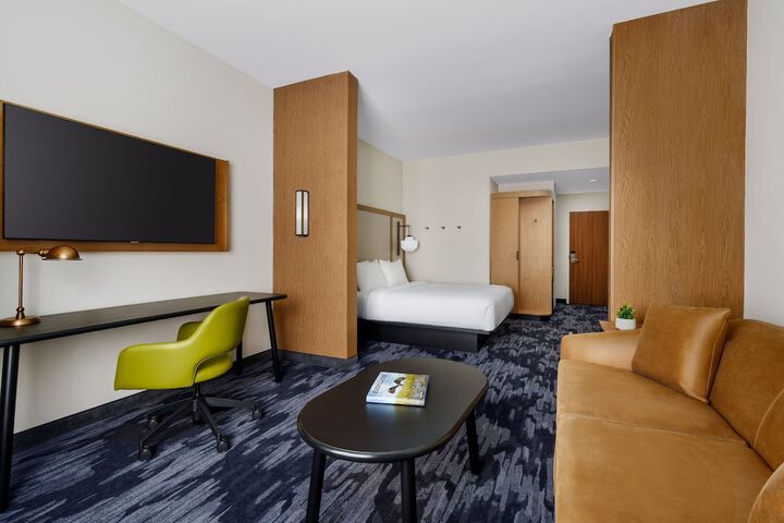 Room 17 of 39
