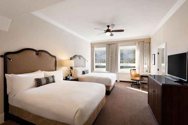 Room 52 of 215