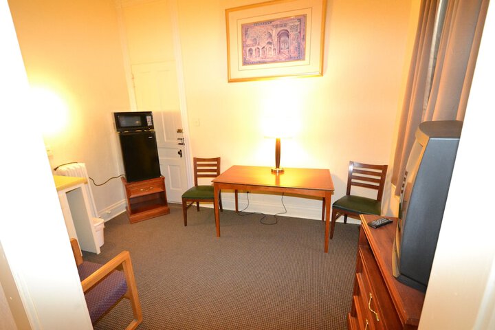 Room 29 of 38