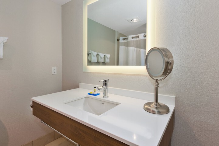 Holiday Inn Express & Suites Petoskey by IHG