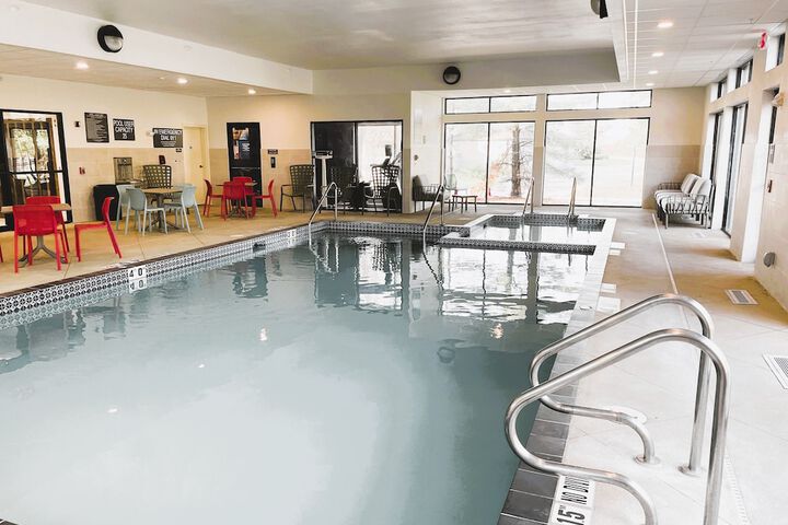 Comfort Inn & Suites NW Milwaukee