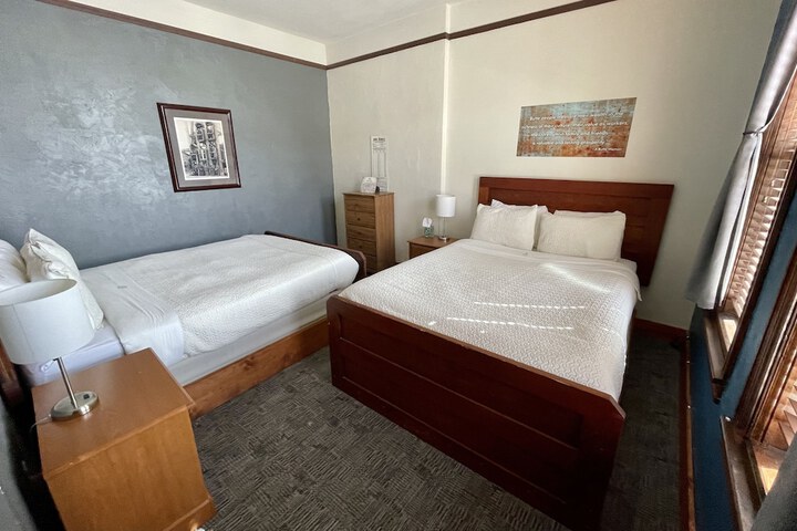 Room 34 of 92