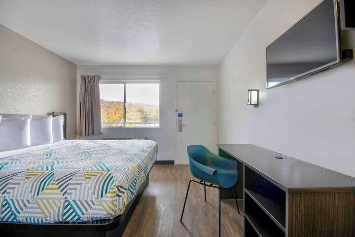 Room 25 of 41