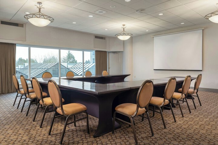 Sheraton Vancouver Guildford Hotel