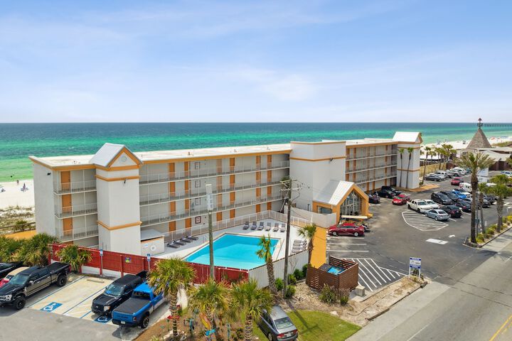 Hotel 10 of 80
