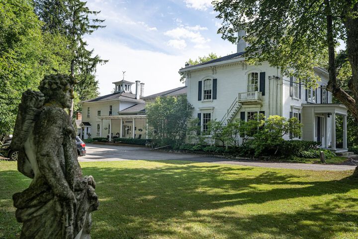 Homeport Inn and Tavern