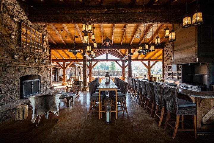 Dining 65 of 68