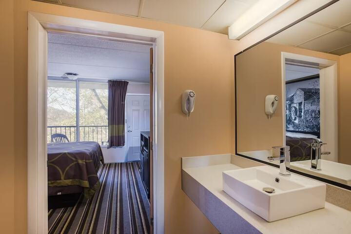Room 8 of 15