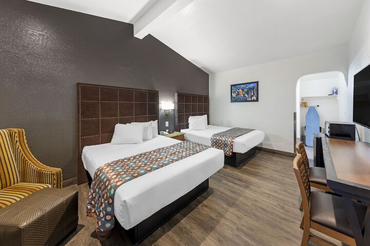Room 100 of 131