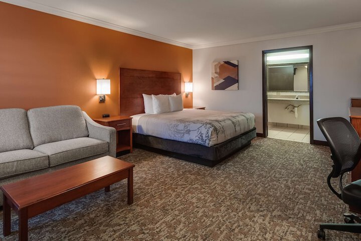 Room 7 of 25