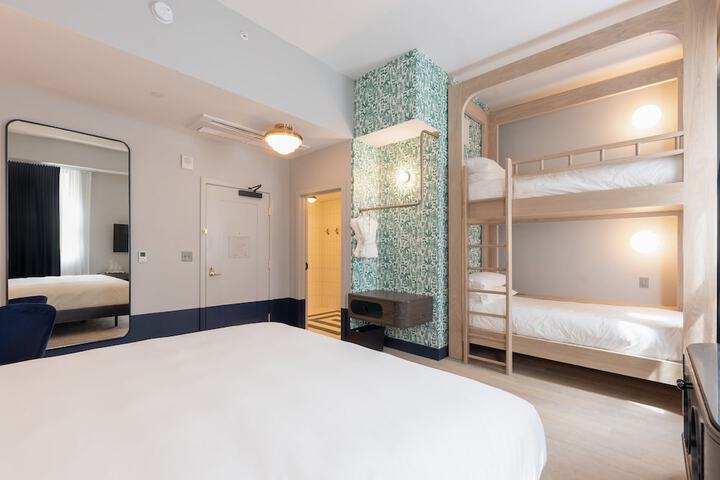 Room 28 of 109