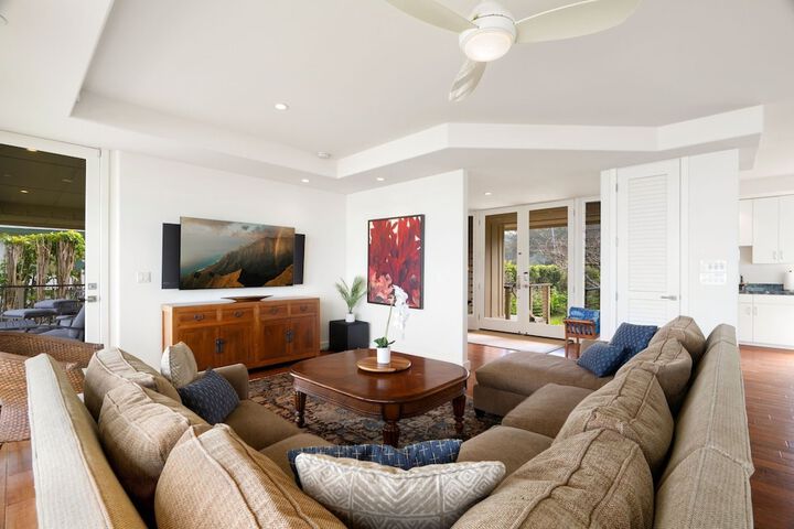 King Hale 4 Bedroom Home by RedAwning