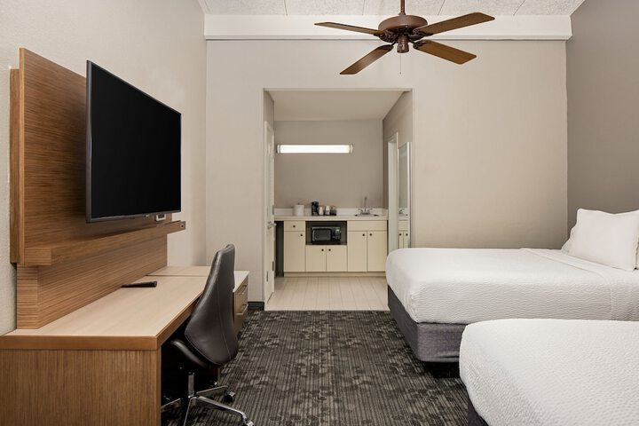 Room 21 of 34