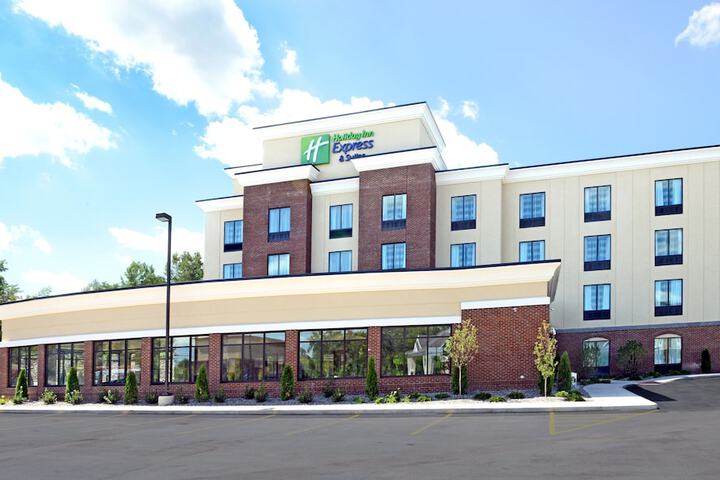 Holiday Inn Express & Suites Geneva Finger Lakes by IHG