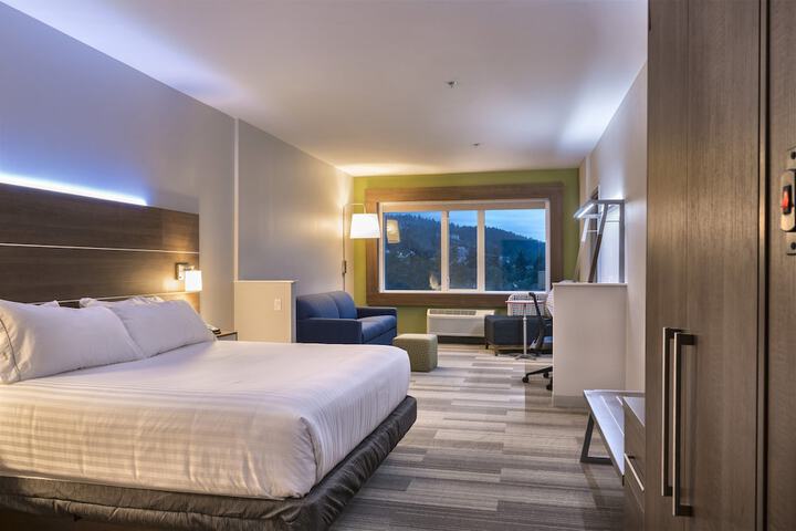 Room 10 of 30
