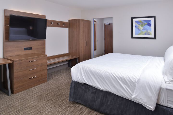 Room 35 of 64