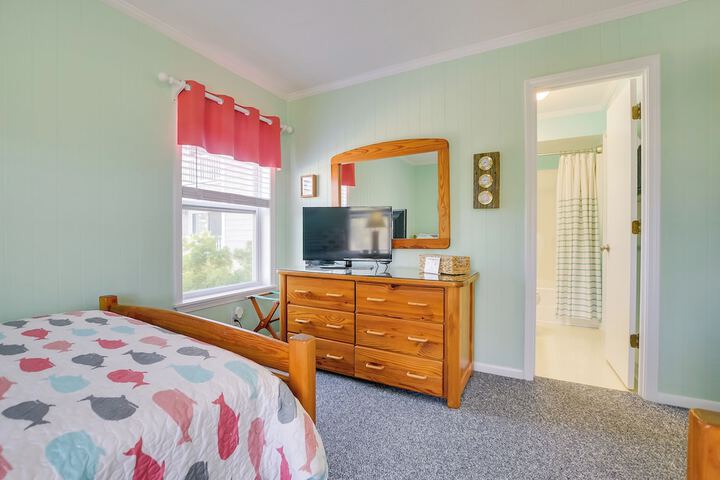 Sunny Condo - Private Ocean Isle Beach Access!