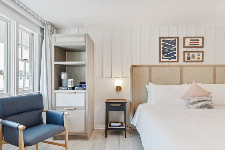 Room 32 of 45