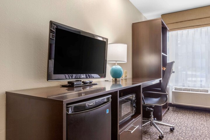 Room 33 of 46