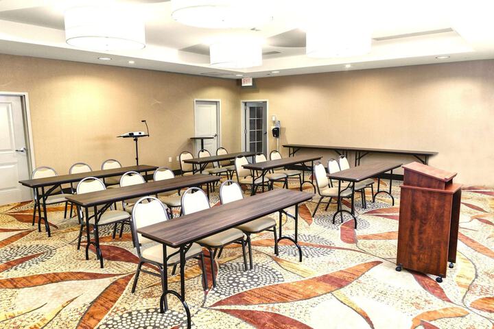 La Quinta Inn & Suites by Wyndham Starkville at MSU