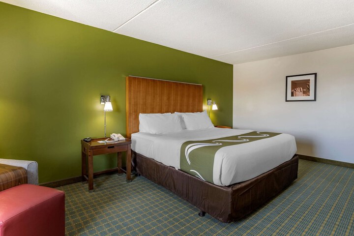 Room 27 of 46