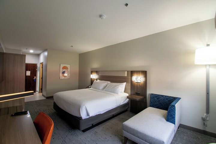 Room 17 of 33