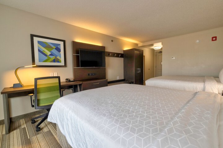 Room 32 of 59