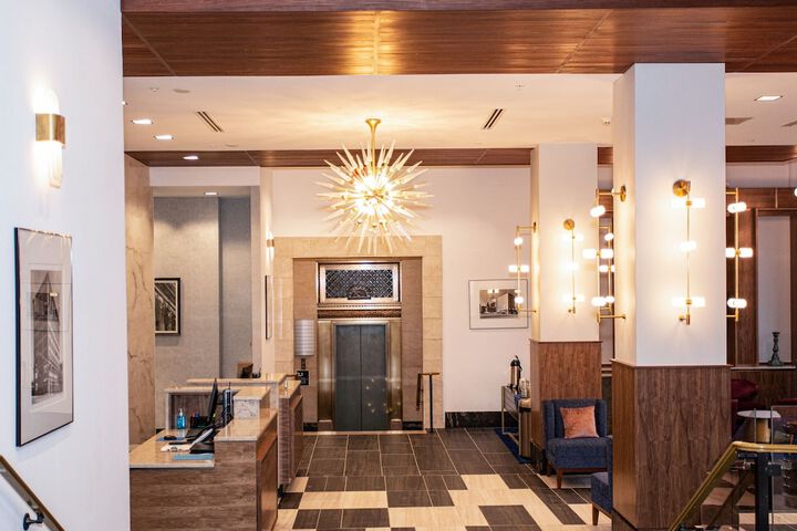 BLU-Tique Akron, a Tribute Portfolio Hotel