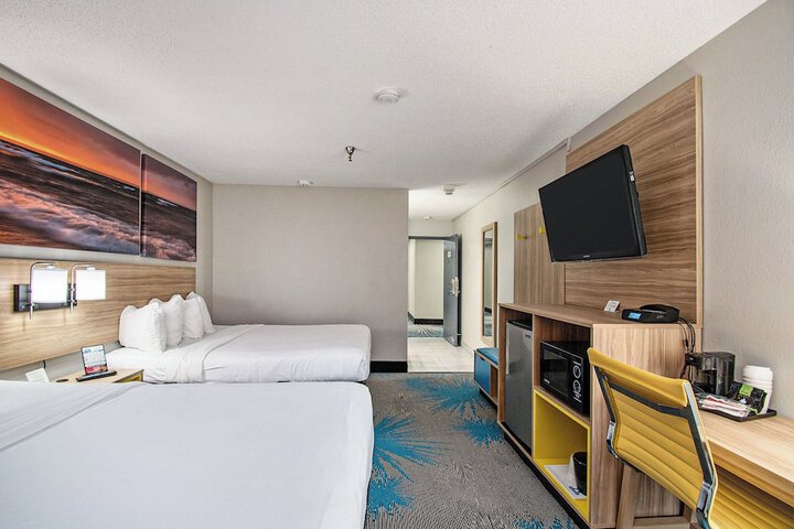 Days Inn & Suites by Wyndham Mt. Pleasant