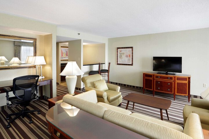 Room 32 of 48