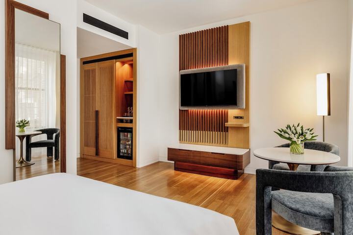 Room 16 of 54