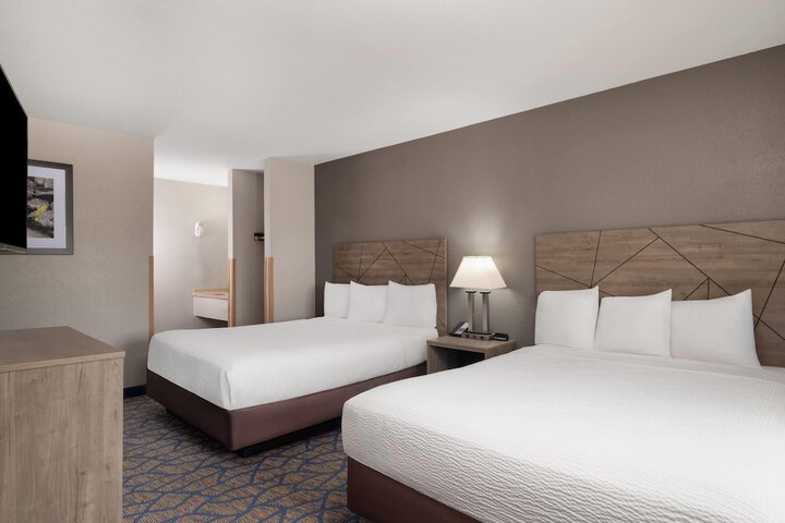 Baymont by Wyndham Waukesha