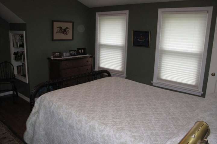 THE BIRDHOUSE BED & BREAKFAST