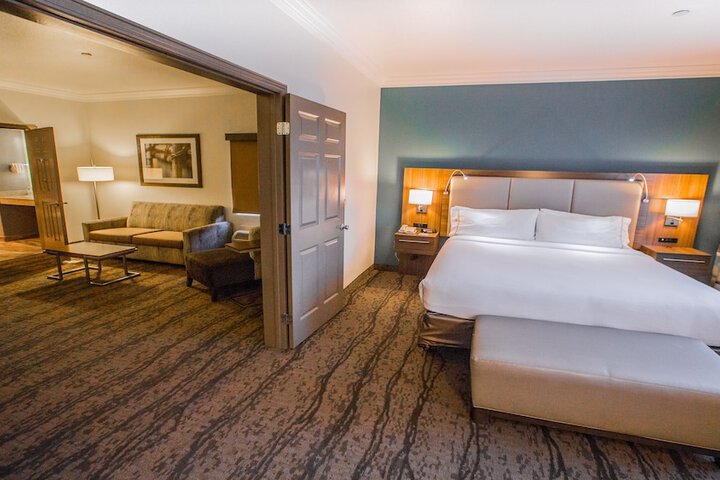 Room 28 of 46
