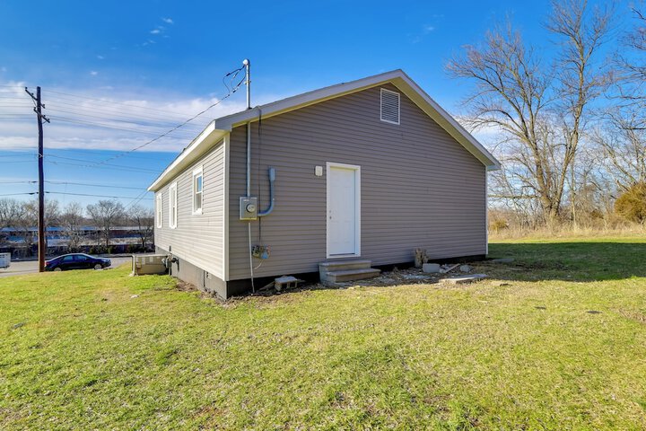 Walkable Hopkinsville Home w / Yard!