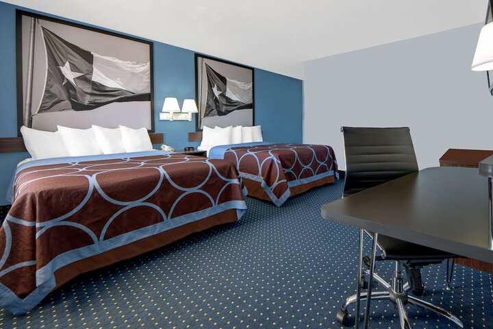 Room 13 of 28