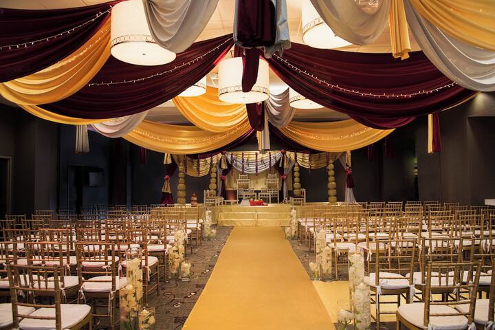 Ballroom/Hall 66 of 72