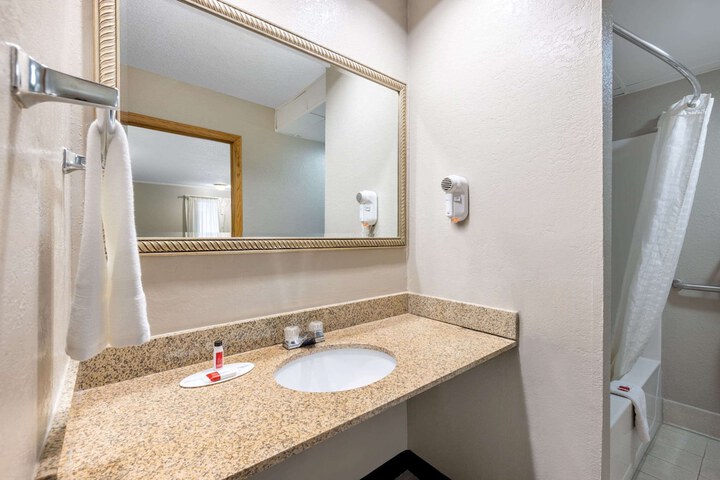 Room 27 of 43