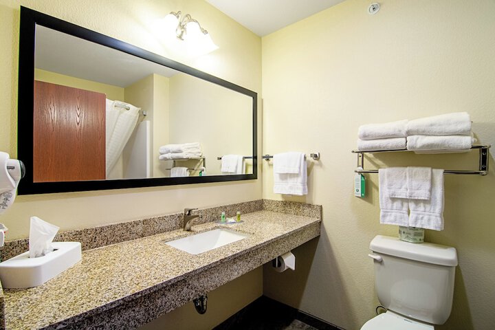Cobblestone Hotel & Suites - Paxton