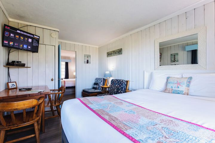 Tillicum Beach Motel (Deanes Oceanfront Lodge)