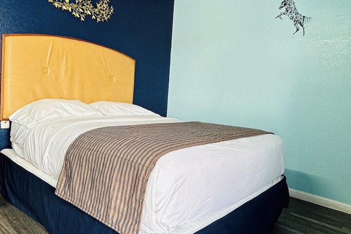 Room 8 of 28