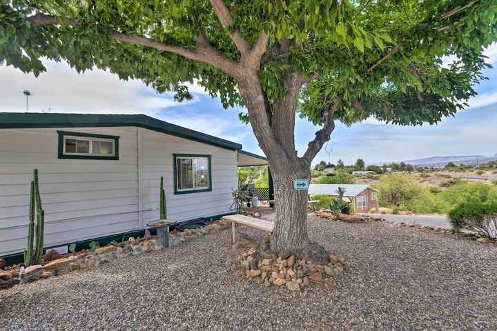 6 Mi to Old Town Panoramic Views: Cottonwood Gem!