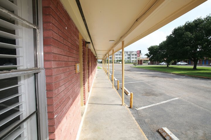 Property Grounds 31 of 31