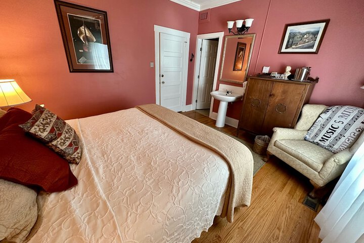 Red Rocker Inn