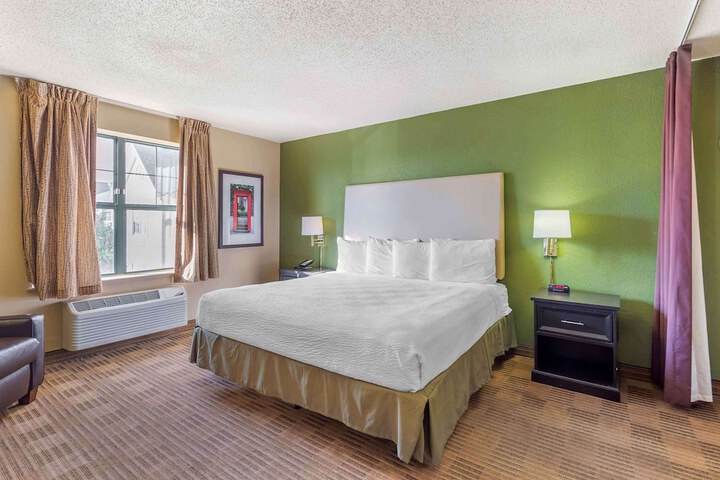 Room 25 of 29