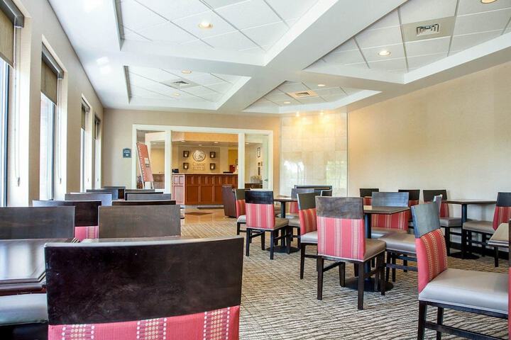 Comfort Suites West Warwick - Providence