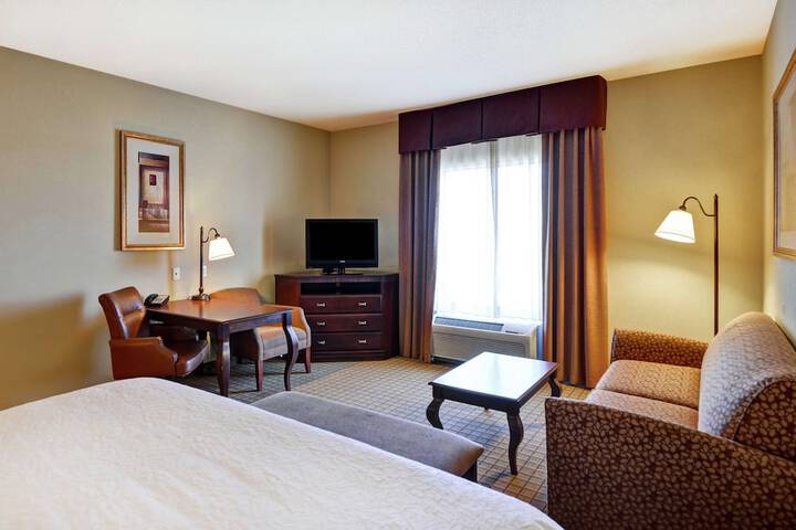 Hampton Inn & Suites Peoria at Grand Prairie IL